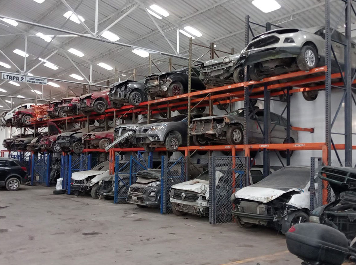 Bodegaje seguro y profesional para vehículos y salvamentos con instalaciones adecuadas de Multisoluciones.