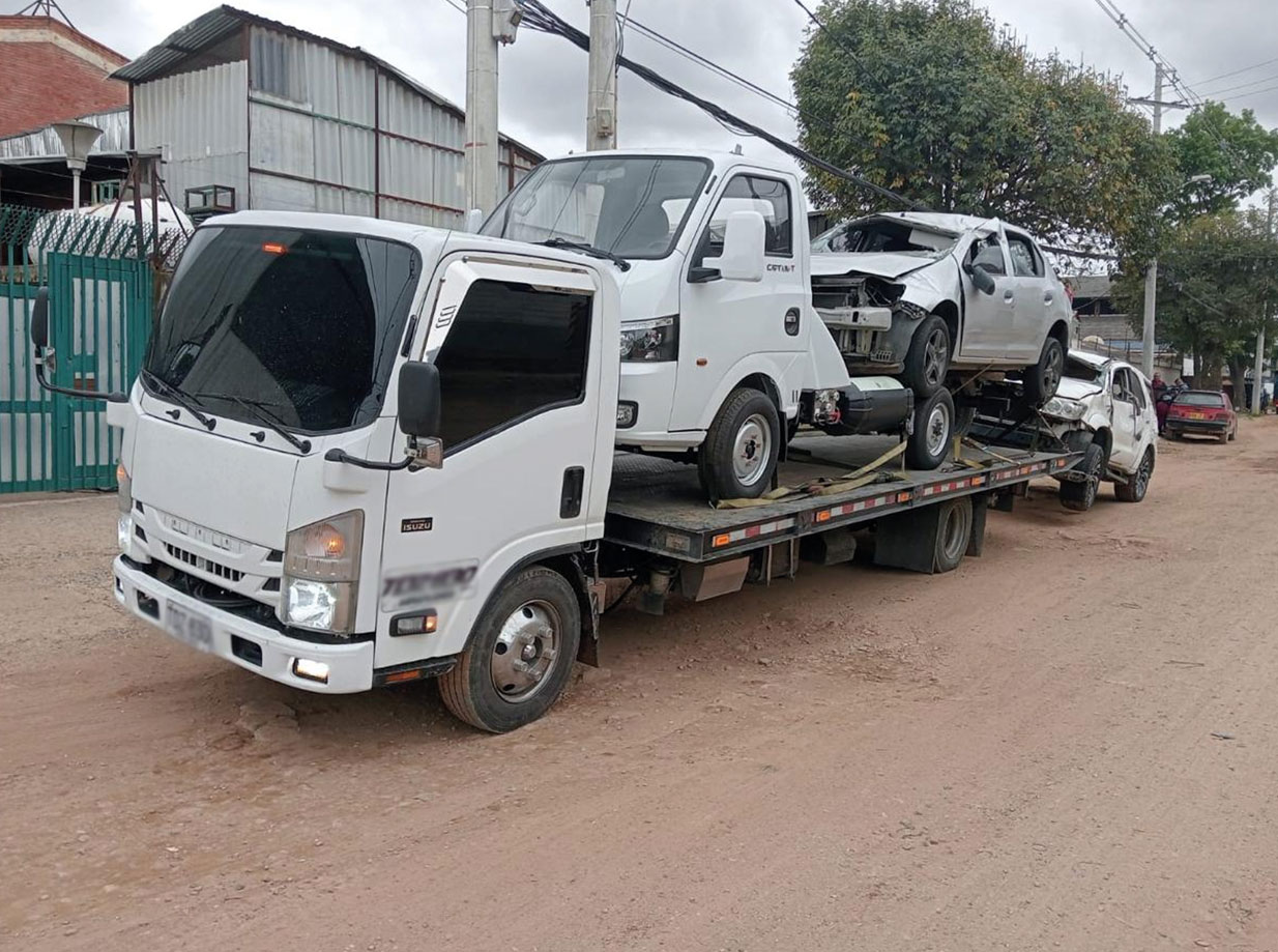 Transporte seguro y nacional de vehículos y salvamentos con pólizas certificadas por Multisoluciones.